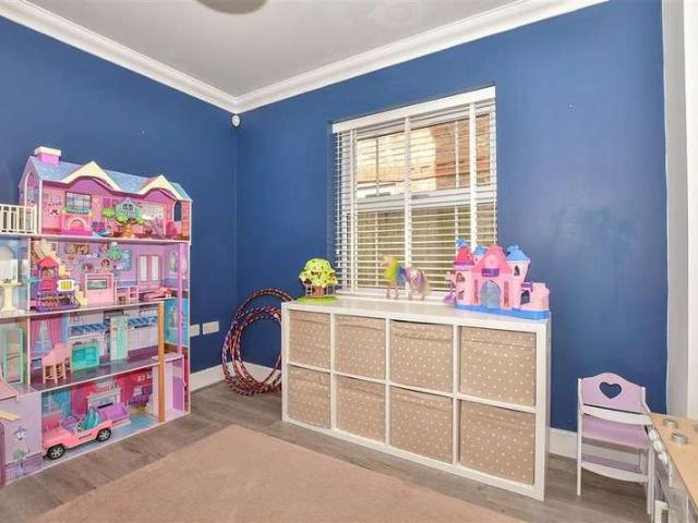 5 bed house for sale