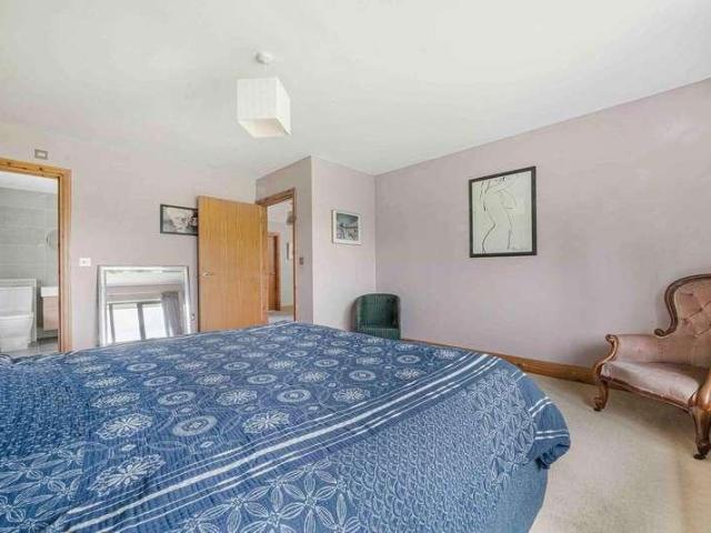 5 bed house for sale