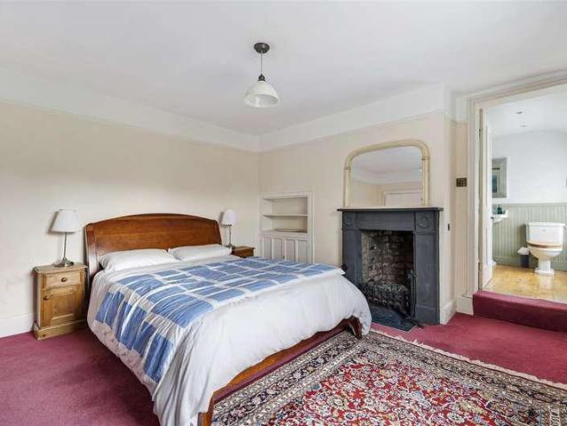 5 bed house for sale