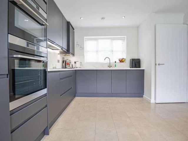 5 bed house for sale