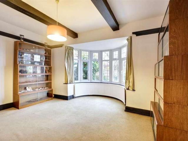 5 bed house for sale