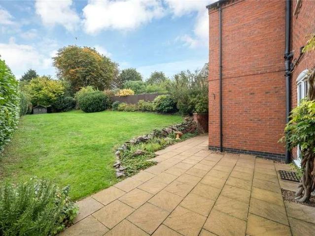 5 bed house for sale