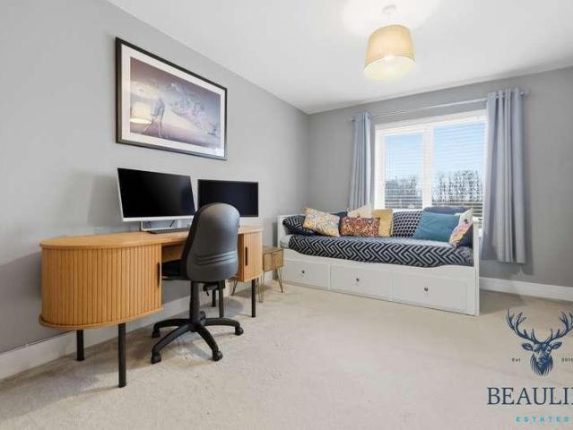 5 bed house for sale