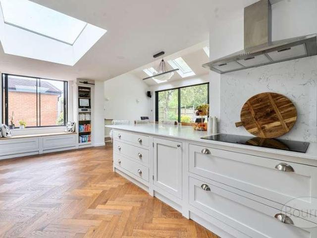 5 bed house for sale