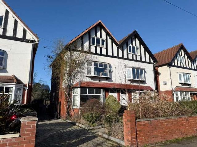 5 bed house for sale