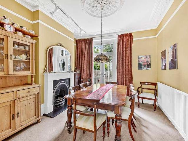 5 bed house for sale