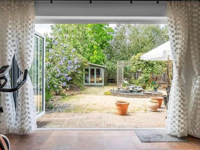 5 bed house for sale