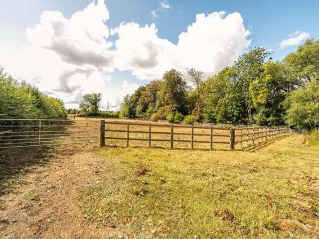 5 bed house for sale