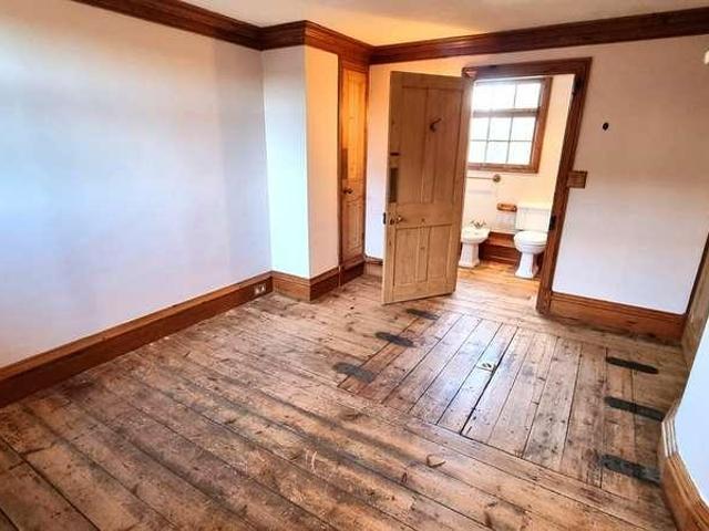 5 bed house for sale