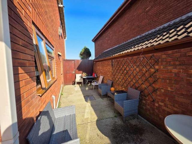 5 bed house for sale