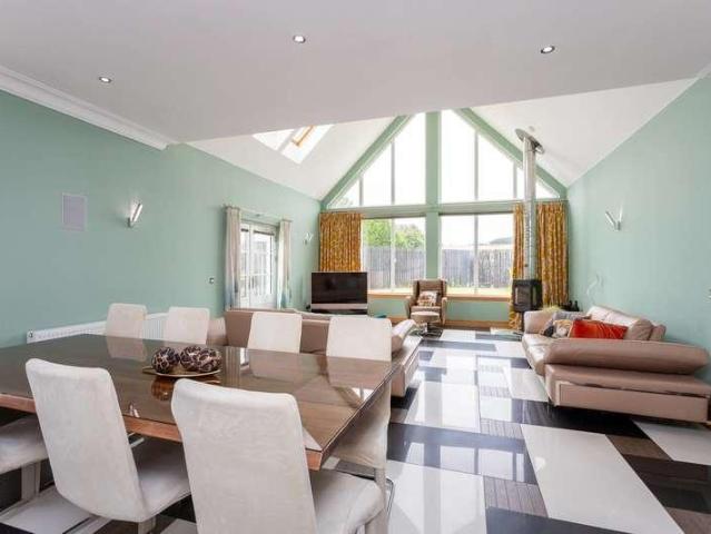 5 bed house for sale
