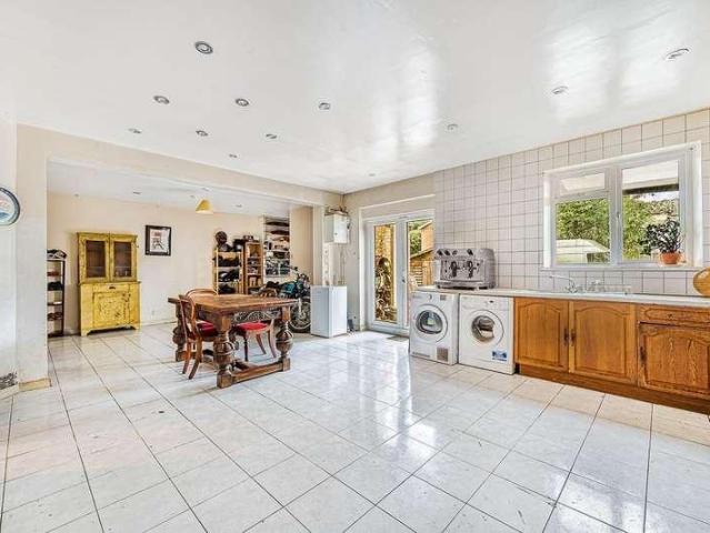 5 bed house for sale