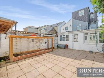 5 bed house for sale