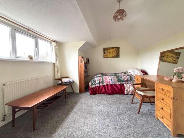 5 bed house for sale