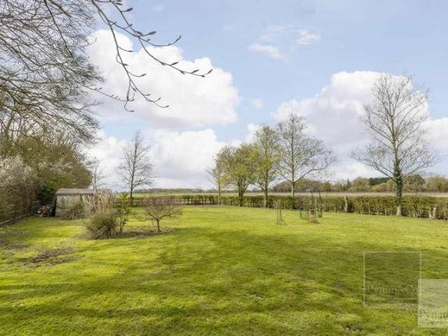5 bed house for sale