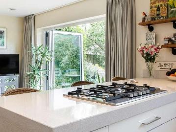 5 bed house for sale