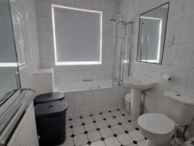 5 bed house for sale