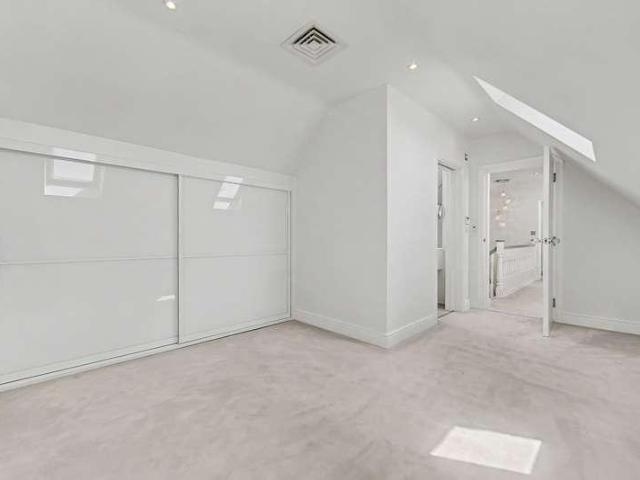 5 bed house for sale