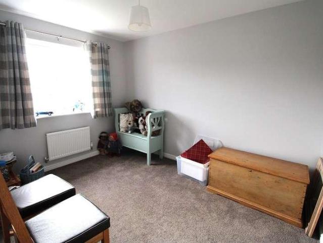 5 bed house for sale
