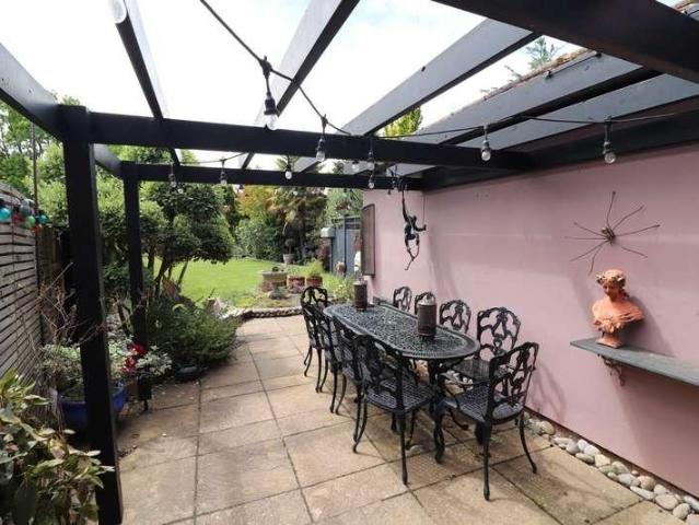 5 bed house for sale