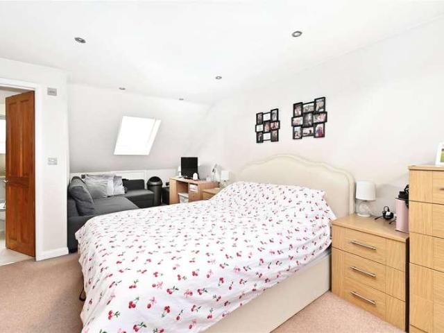 5 bed house for sale