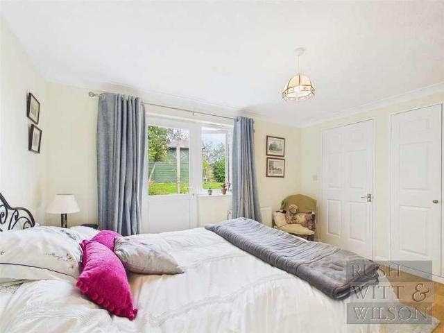 5 bed house for sale