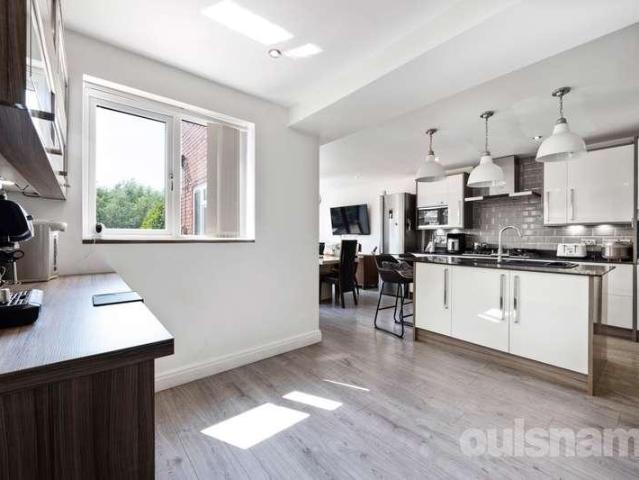 5 bed house for sale