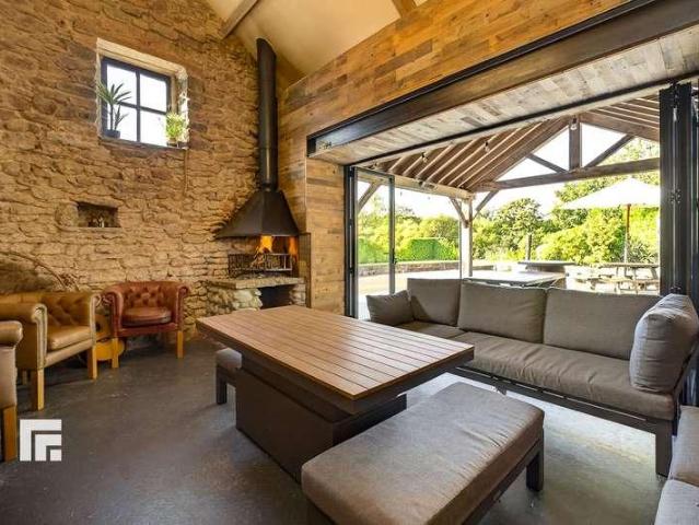 5 bed house for sale