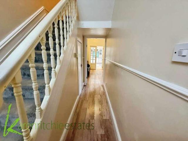 5 bed house for sale