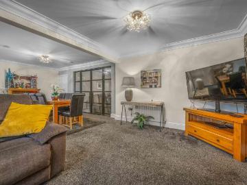 5 bed house for sale