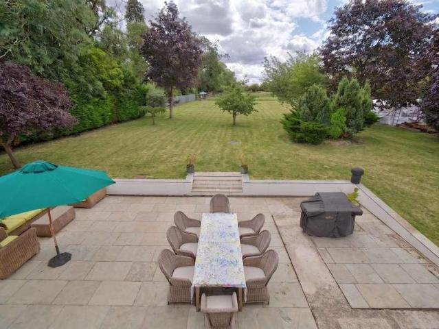 5 bed house for sale