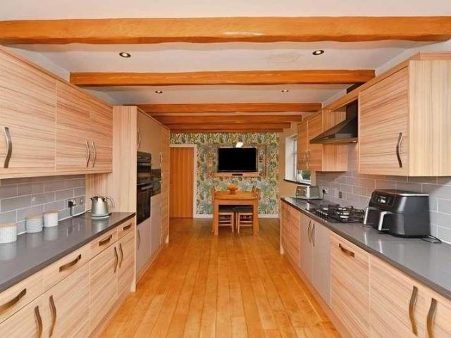 5 bed house for sale