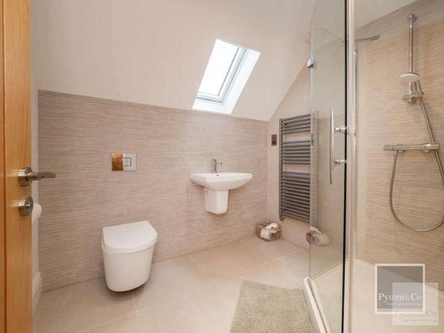 5 bed house for sale