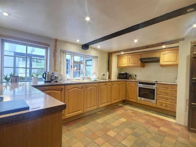 5 bed house for sale