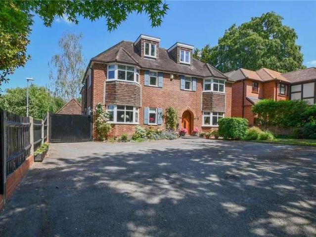 5 bed house for sale