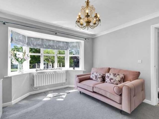 5 bed house for sale