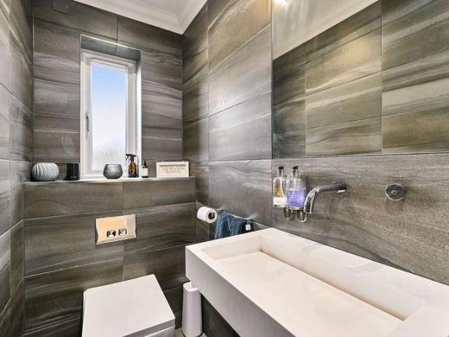 5 bed house for sale