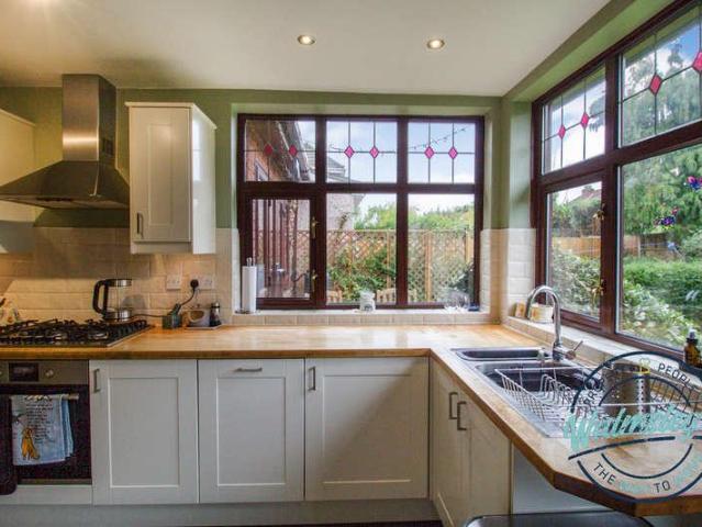 5 bed house for sale