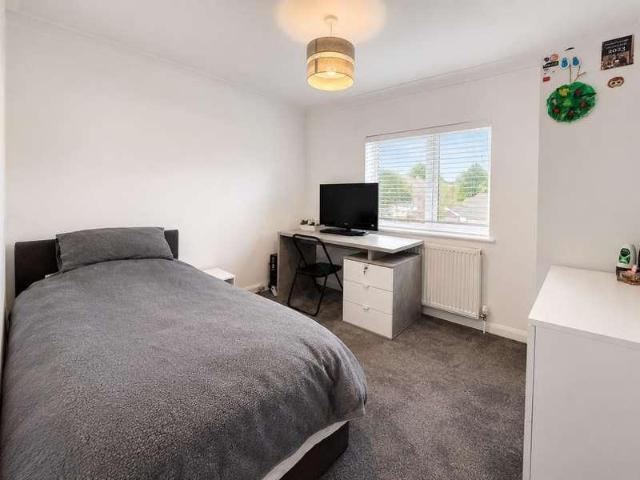 5 bed house for sale