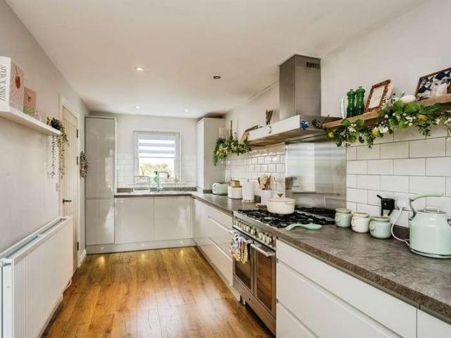 5 bed house for sale