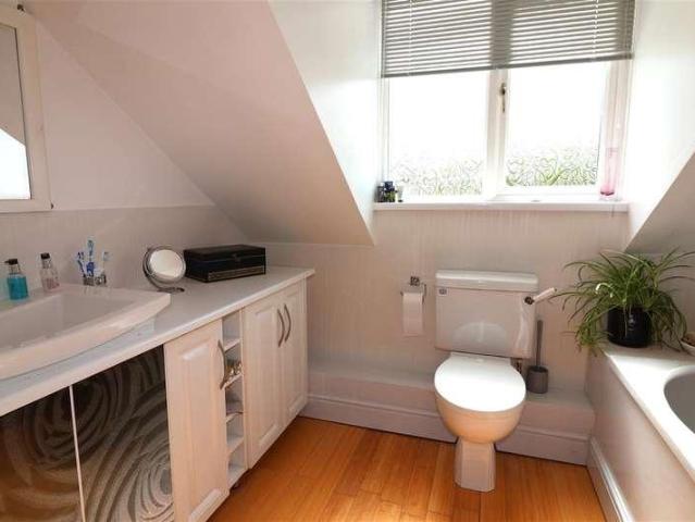 5 bed house for sale