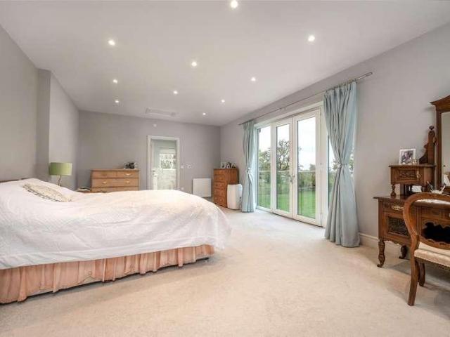 5 bed house for sale