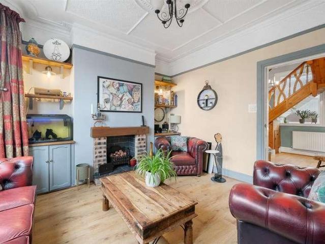 5 bed house for sale