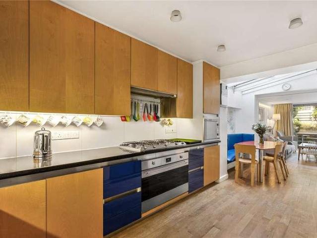 5 bed house for sale
