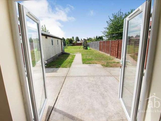 5 bed house for sale