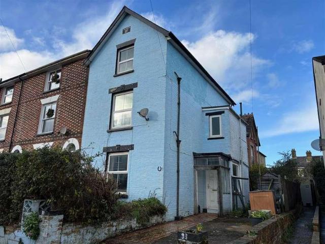 5 bed house for sale