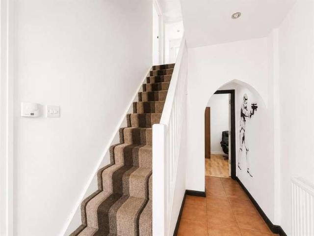 5 bed house for sale