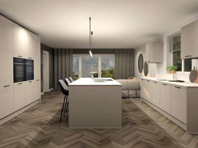 5 bed house for sale