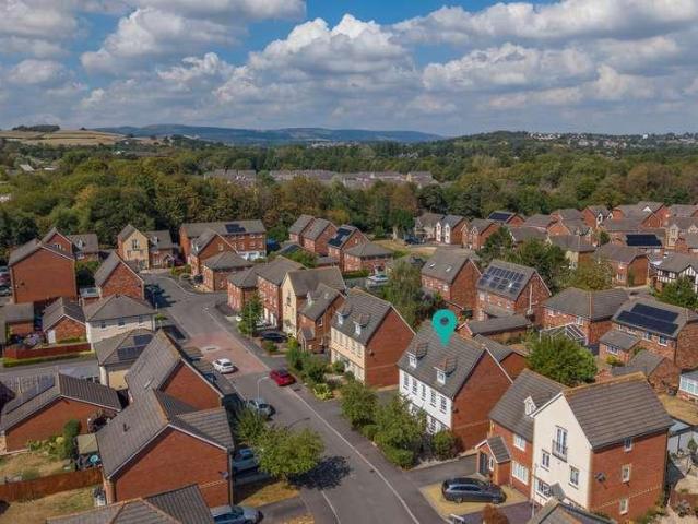 5 bed house for sale