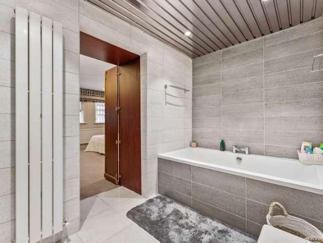 5 bed house for sale